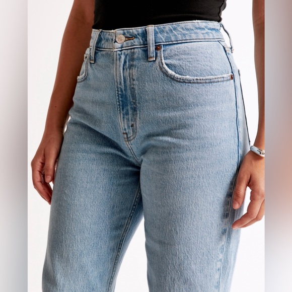 Abercrombie & Fitch The ‘90s Relaxed Jean High Rise Curve Love Medium Wash - Picture 6 of 9